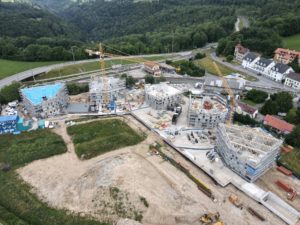 Concours_architecte-paysagiste_logments_Vallorbe_Le_Day_Rivieira_Vaudoise_Alpes_lac Léman_best_view_construction_parc_urbain_Aire_de_jeux_3_prix_arbres_piscine_parking_grilles_gazon_bâtiment_lands&urban_architecture_meilleur_architecte_Architecture_durable_écologie_développement_durable_Commune